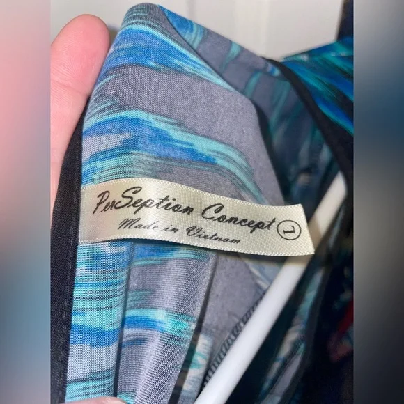 PerSeption Concept Abstract Top - Blue/Green/White/Black - Size Large - Picture 9 of 11